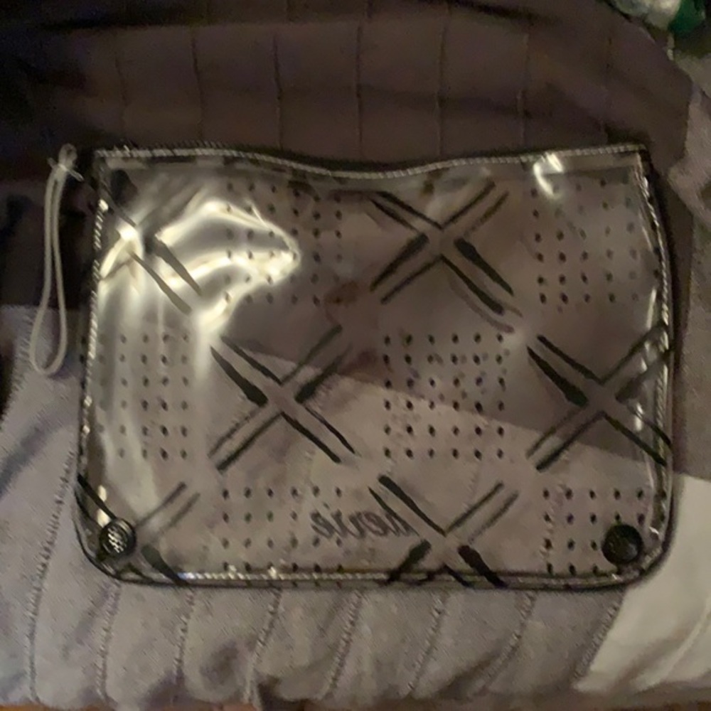 Aerie pouch